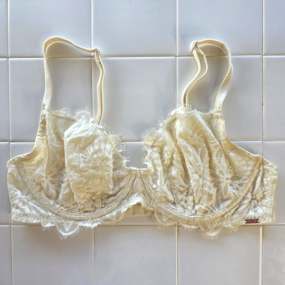 Victoria's Secret PINK Cream Lace Bra Size 34D